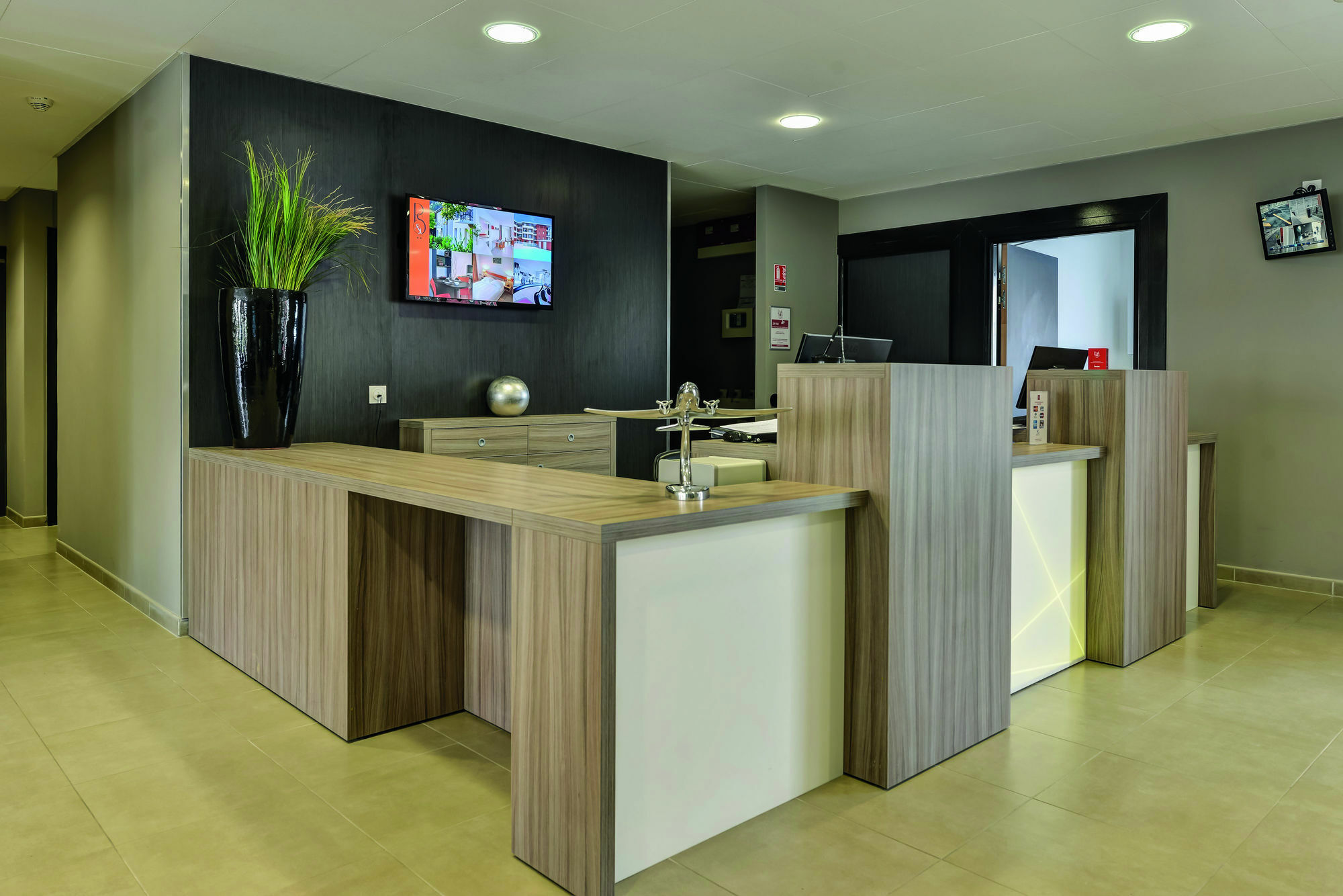 Appart'city Confort - Aeroport 4*